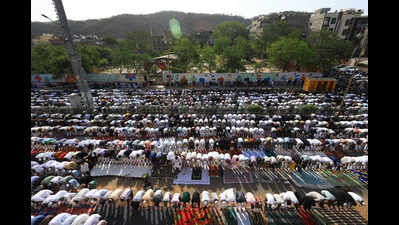 Walled City bustles with Eid celebrations