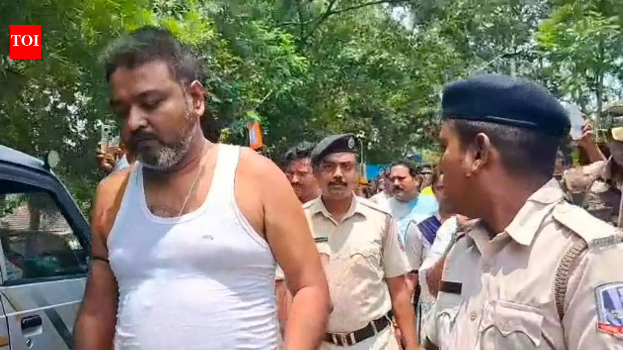 Cops continue dressed-down parade of TMC men