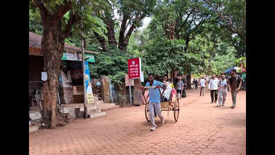 Months after Supreme Court orders a stop on hand-pulled rickshaws, it still continues to run atop Matheran hill station in Maharashtra