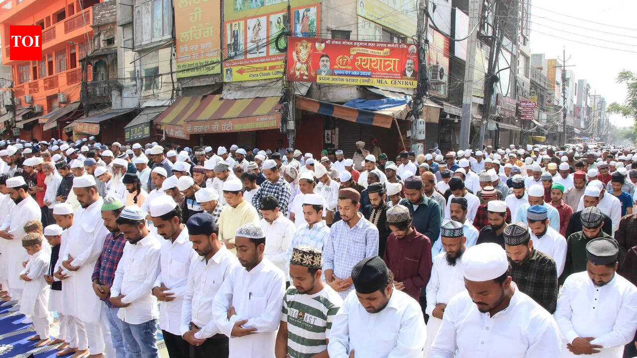 People brave heat to offer Eid prayers in Ludhiana