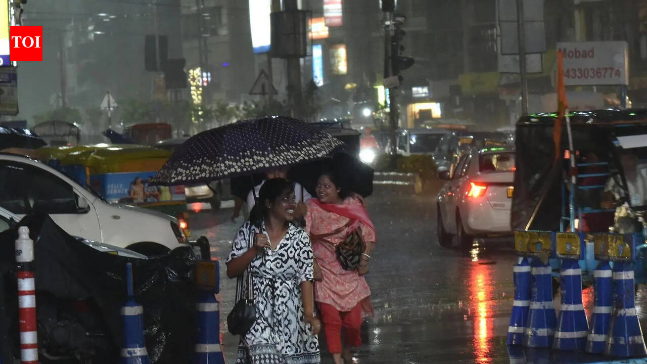 Thunderstorm brings relief to hot, humid Kolkata