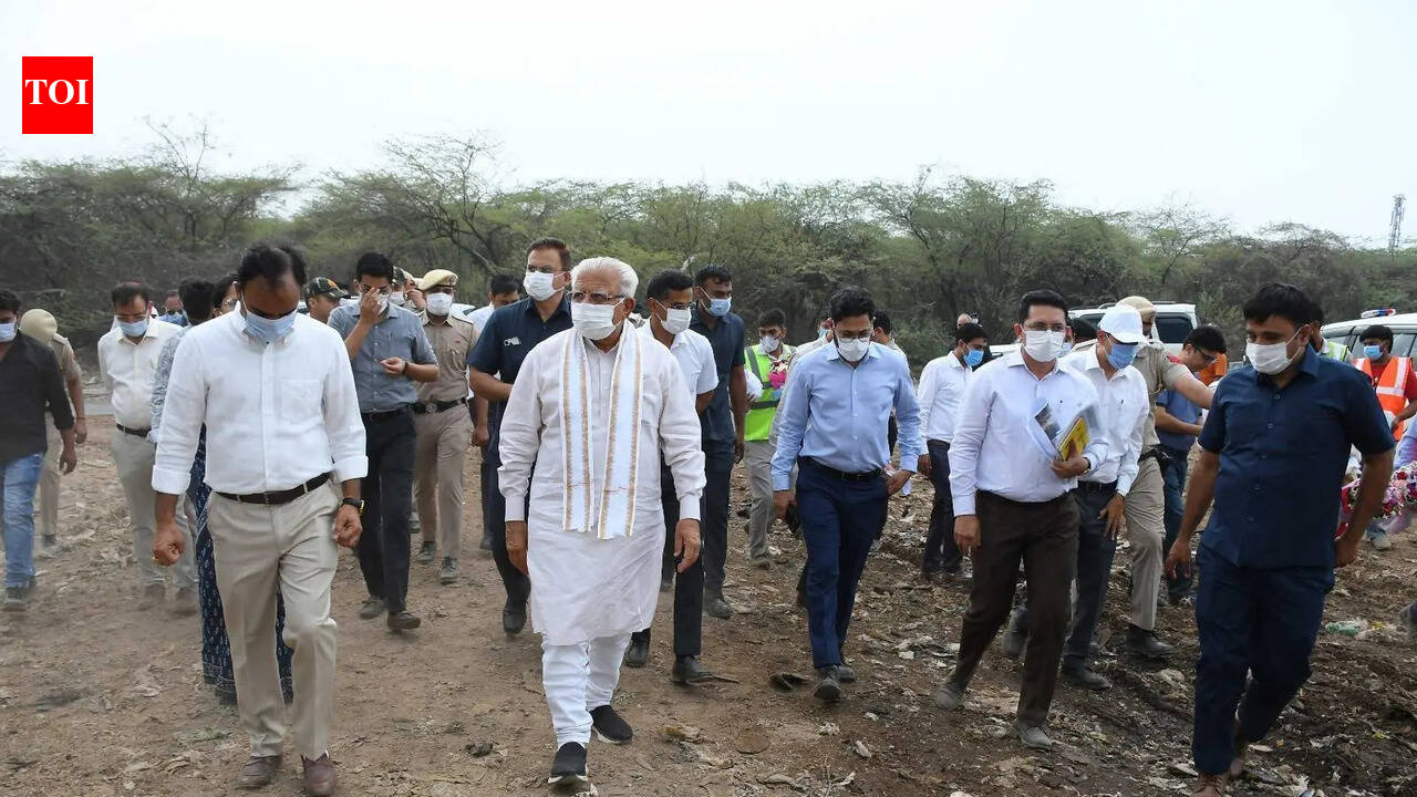 Clear Bandhwari dump in a year, send report daily: Khattar