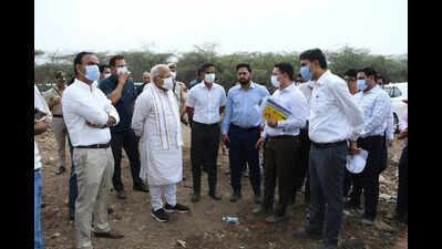 Clear Bandhwari dump in a year, send report daily: Khattar