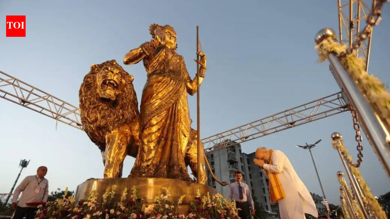 Amit Shah unveils Bharat Mata sculpture near Nava Vadaj Circle