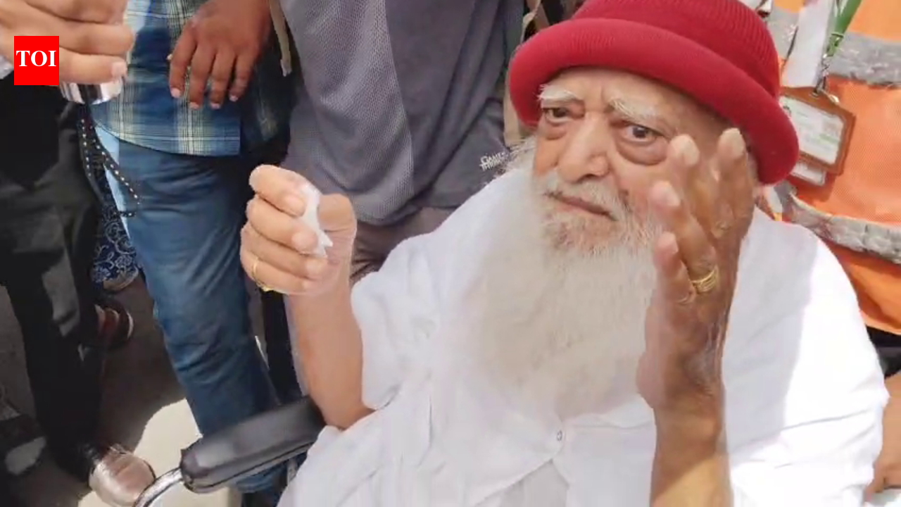 Asaram surrenders at Jodhpur Central Jail after HC upholds life sentence for rape of minor