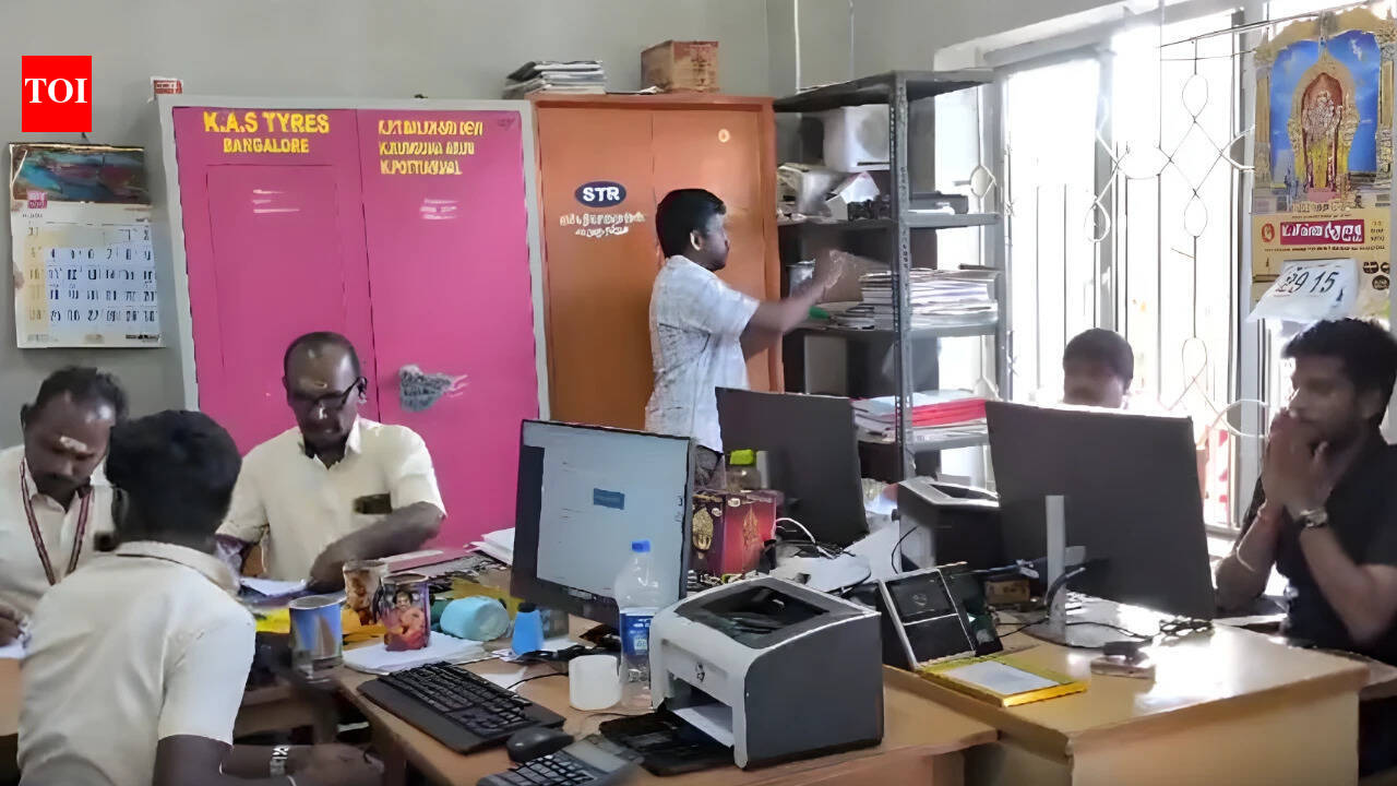 Posing as devotees, HR&CE team catches Tiruchendur temple priests and staff seeking Rs 1,000 for VIP darshan in Tamil Nadu
