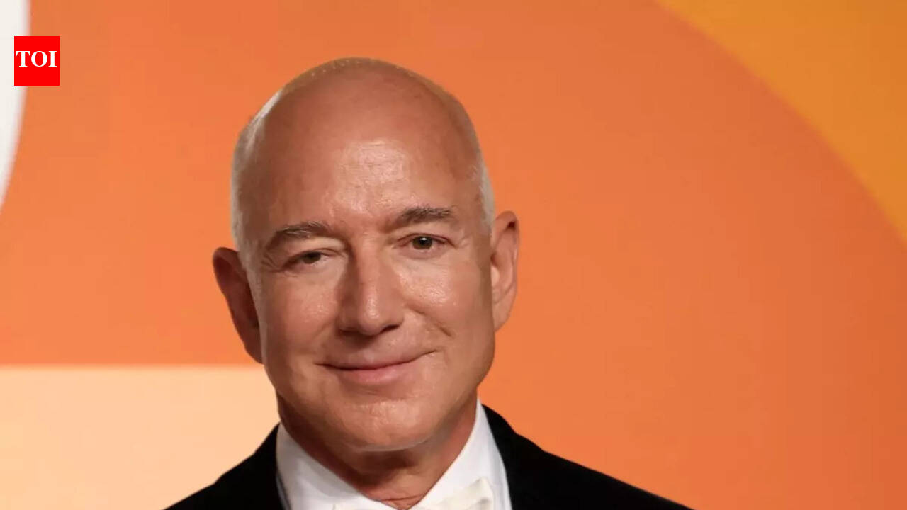 After telling Amazon users that if we ran Amazon like New York City runs its School system, packages would take weeks to reach; Jeff Bezos now tells New York mayor: Best way to put money in people's pockets is ...