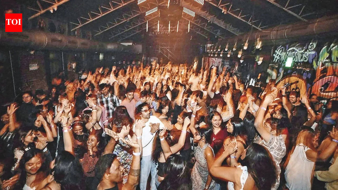 Curated playlists & sing-alongs: How Kolkata is unplugging with listening parties