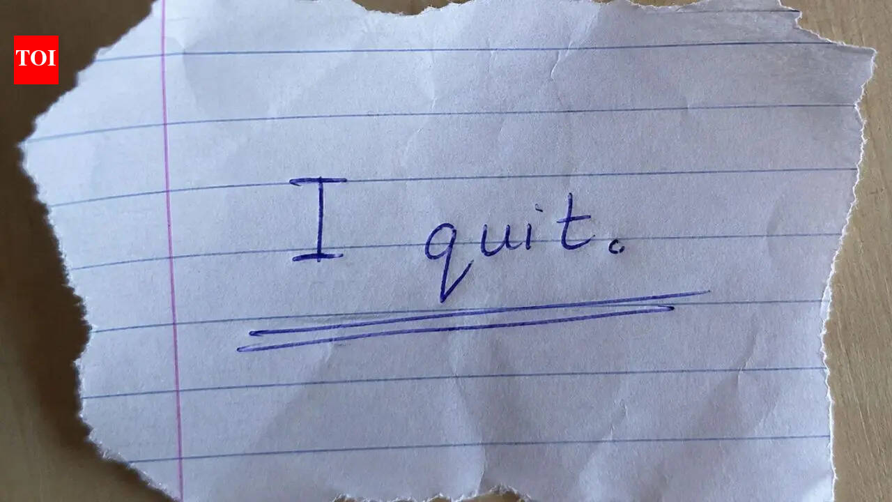 16-year-old student found hanging in Lucknow hostel; suicide note found