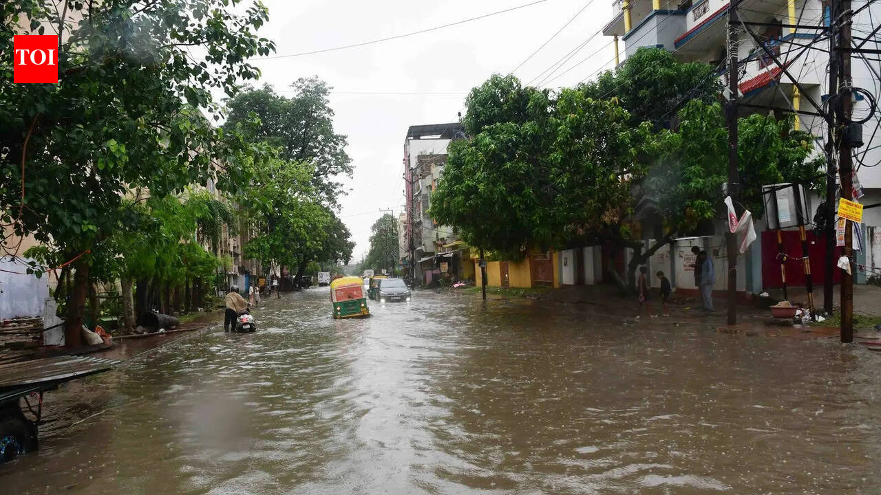 Pre-monsoon rain: Buidco deploys machines, teams to tackle waterlogging in Patna