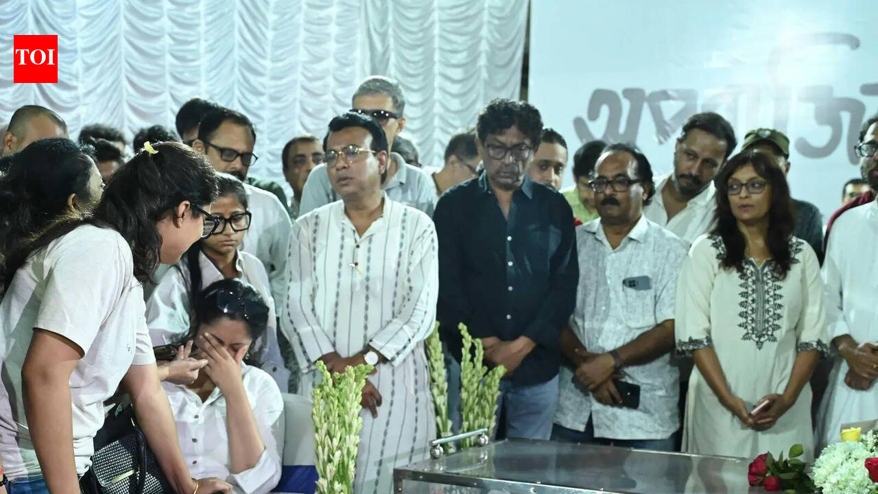 Political lines blur as fans, families, Tolly members bid their final farewell
