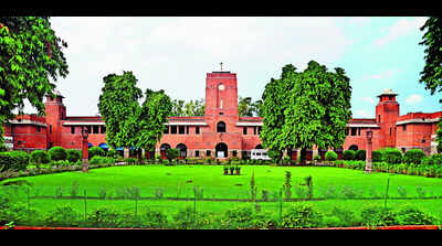 DU asks Stephen’s to scrap outgoing principal’s absorption as prof