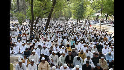 Muslim clerics appeal to plant more saplings, arrange drinking water for birds and commuters