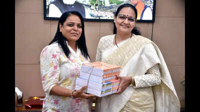 Mayor’s ‘notebooks instead of flowers’ appeal goes viral, wins public support