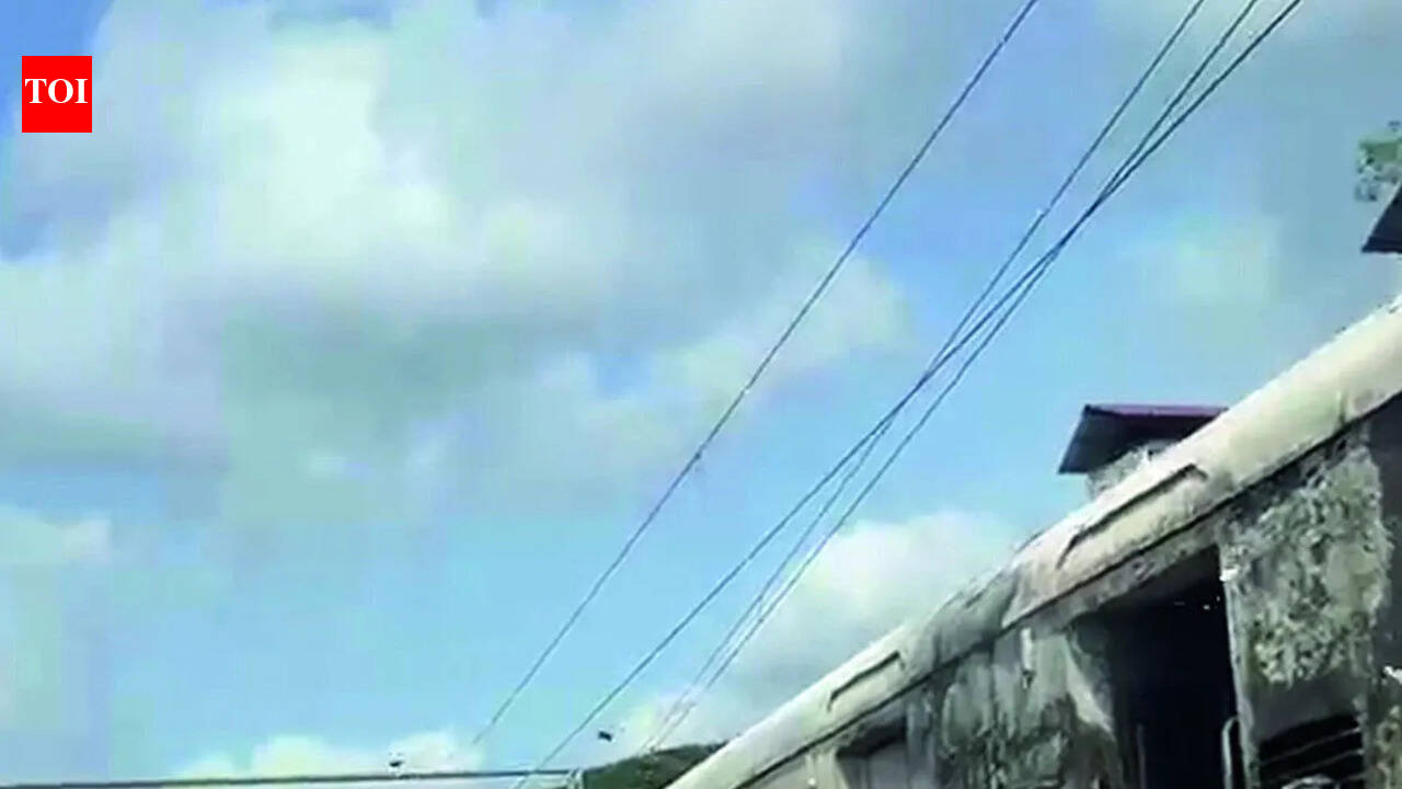 Fire guts luggage coach of Margao-Panvel train