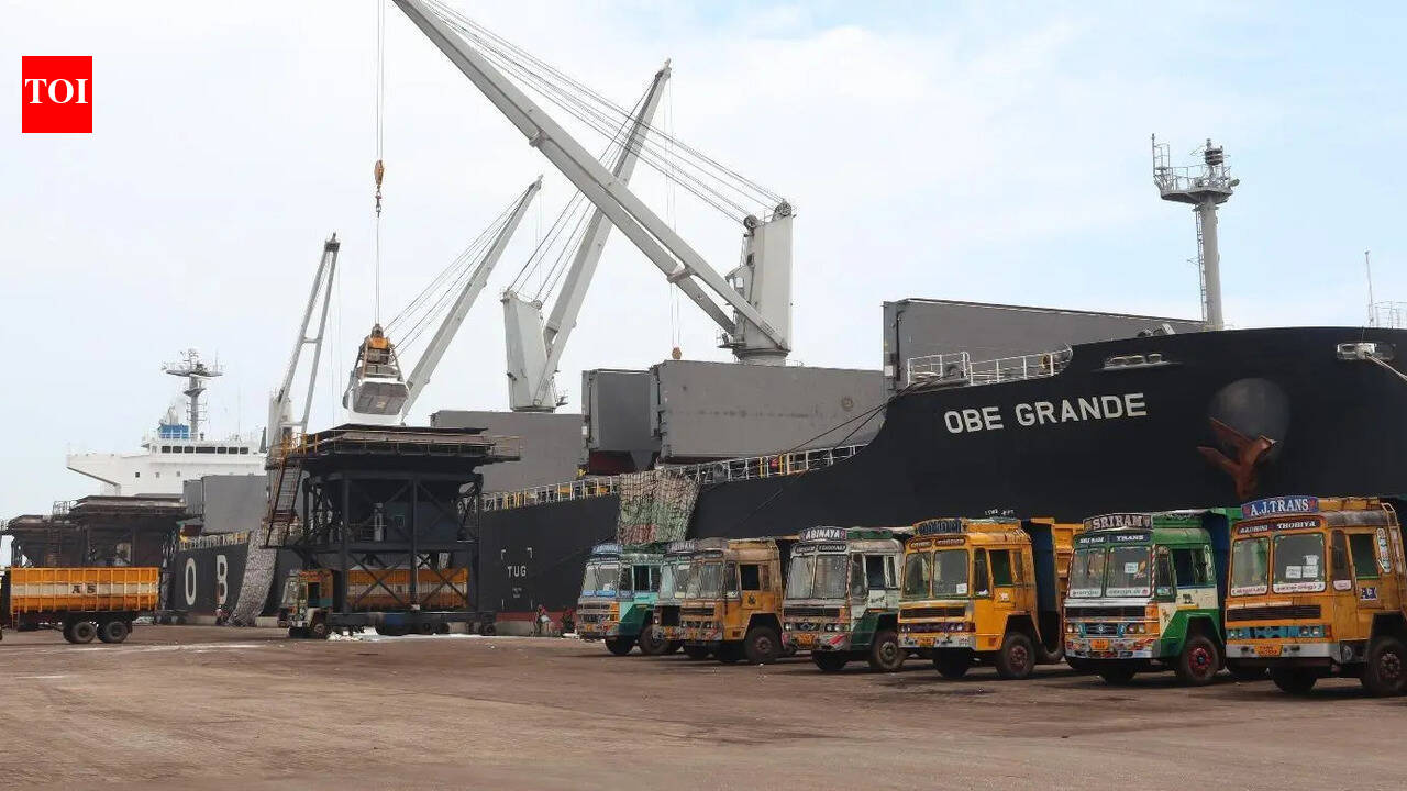 Energy secretary reviews VOC Port green initiatives