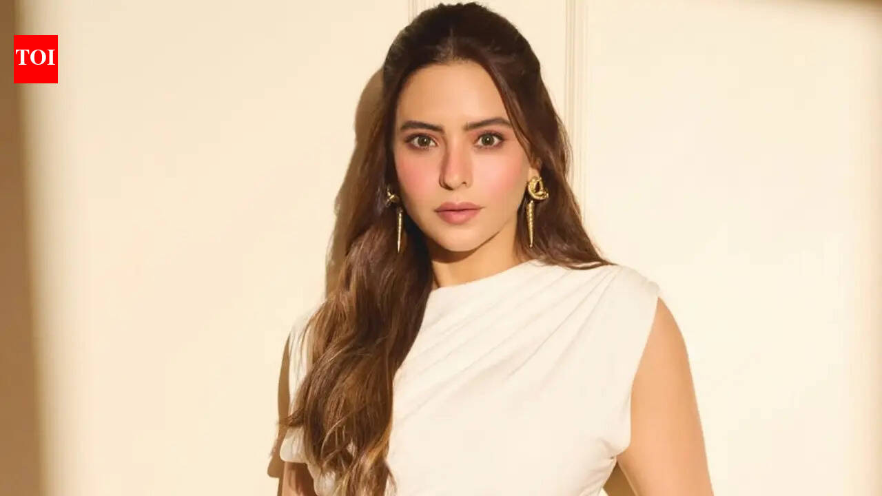 Aamna Sharif gets emotional as she recalls losing her father at 10 and having her mother bedridden for 30 years; says, ‘It wasn’t easy’