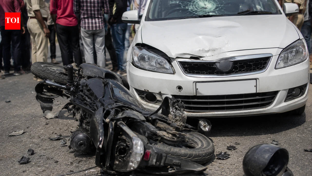 Cop’s wife driving car runs over 2 in UP's Dubagga