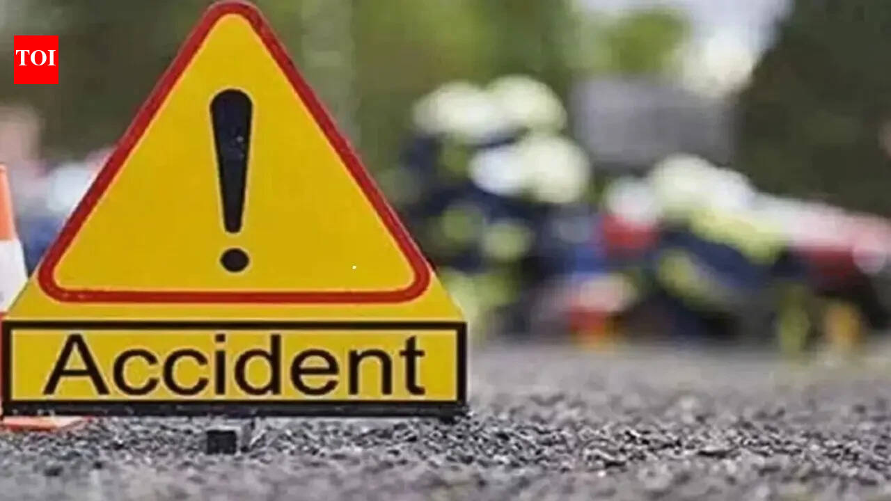 18, including 10 children, killed as truck overturns in Afghanistan