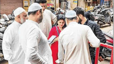 Political workers fan out to help Mumbai SIR-vive mapping