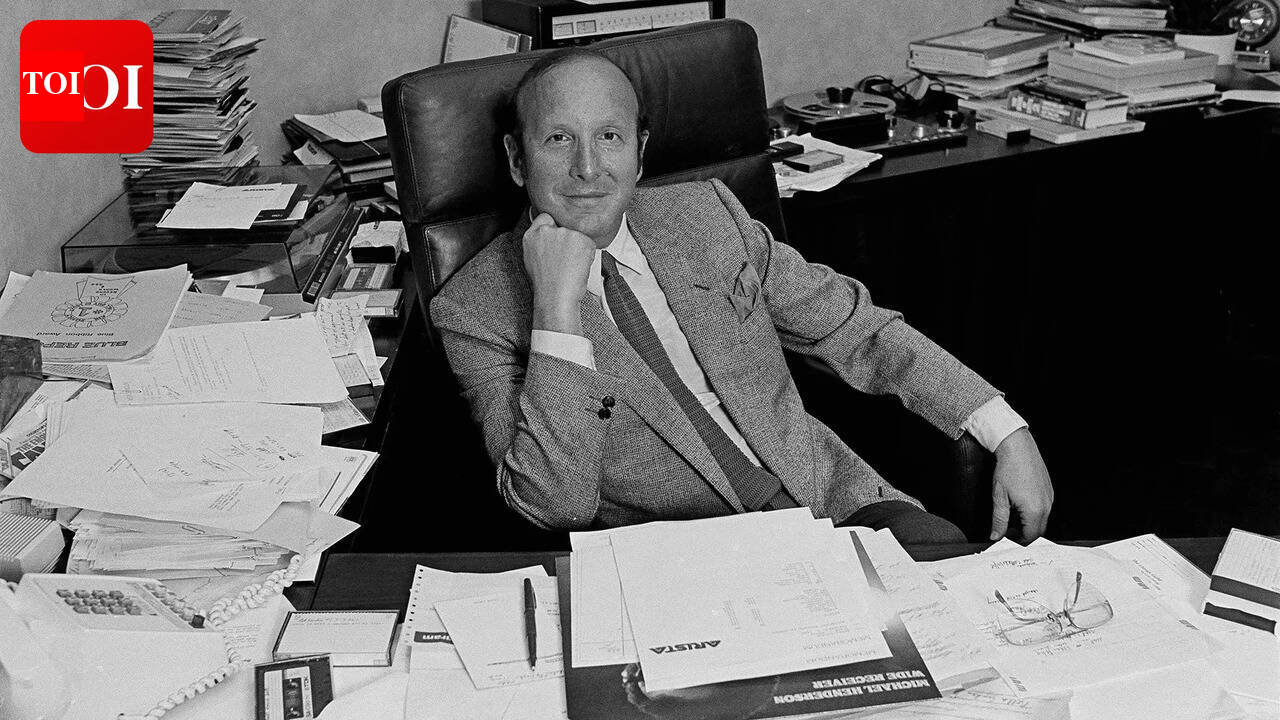 94-year-old music executive Clive Davis hospitalized in New York for upper respiratory infection
