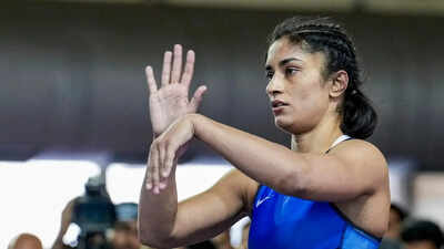Vinesh Phogat knocked retired  of Asian Games trials aft  semifinal nonaccomplishment   to Meenakshi Goyat; melodramatic  time  ends successful  disappointment