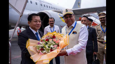 Myanmar president offers prayers at Mahabodhi Mahavihara in Bodh Gaya