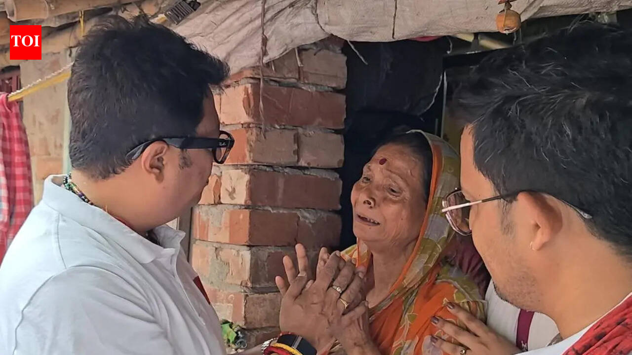 Dum Dum house gets power connection after 5 decades