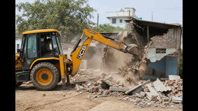 BMC demolishes 250 illegal structures in Powai