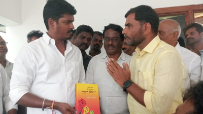 Tasmac employees demand regularization of jobs