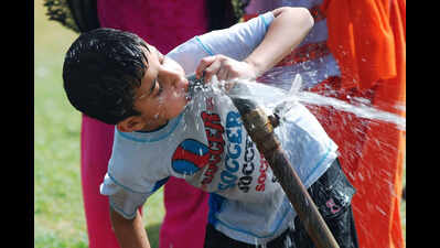 Walled City residents struggle for water as temperature soars