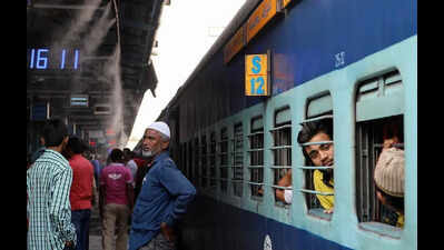 Pune-Ajni AC Express arrives 5 hours late