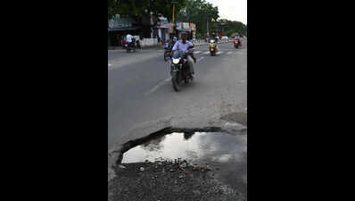 Potholes on Iravathanallur Main Road put motorists at peril