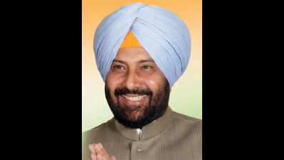 Dhillon begins outreach drive with Dera Beas visit