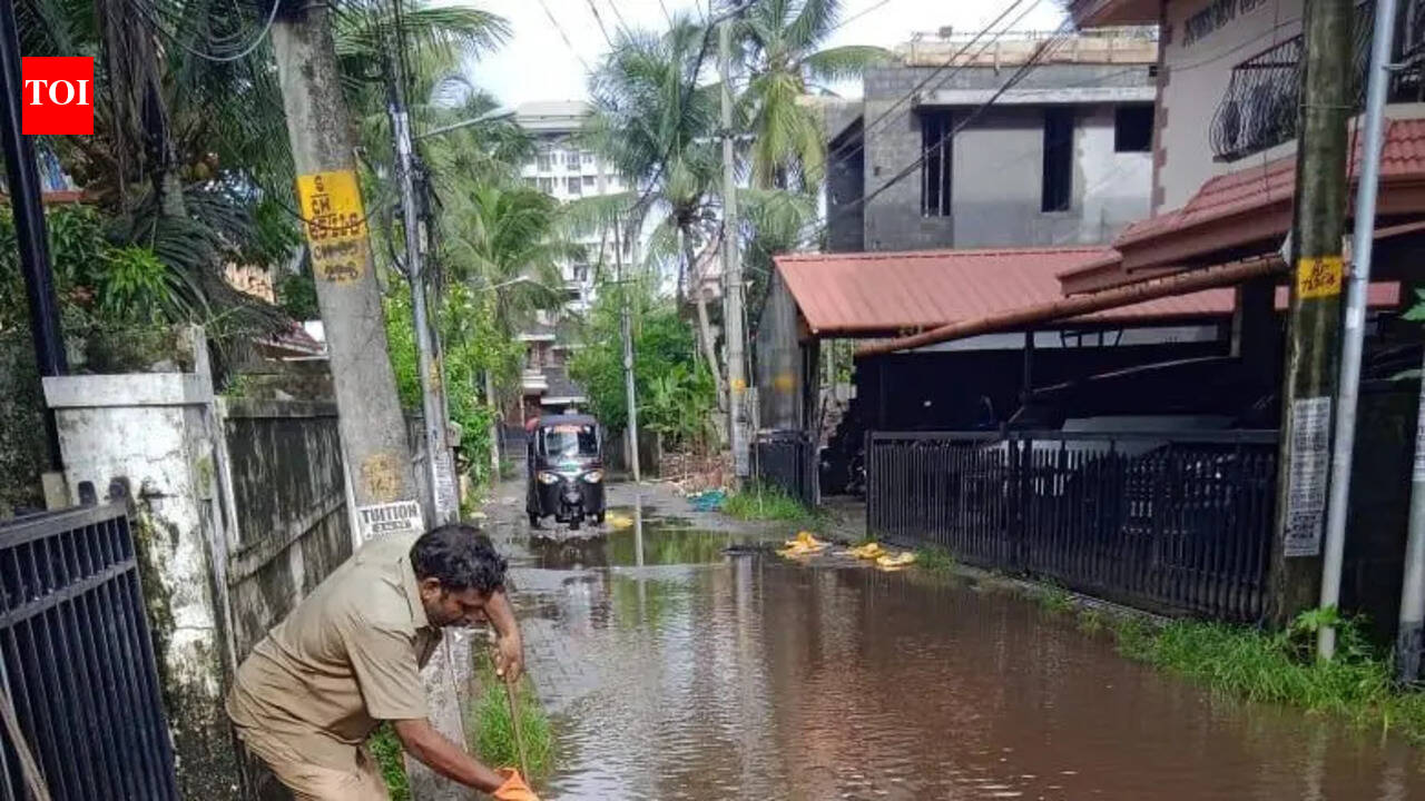 Heavy rain and high tide caused waterlogging in Kochi