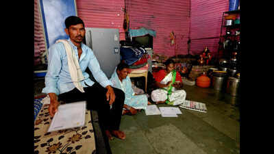 Spurious liquor death toll up to 17, CID collects evidence from dens