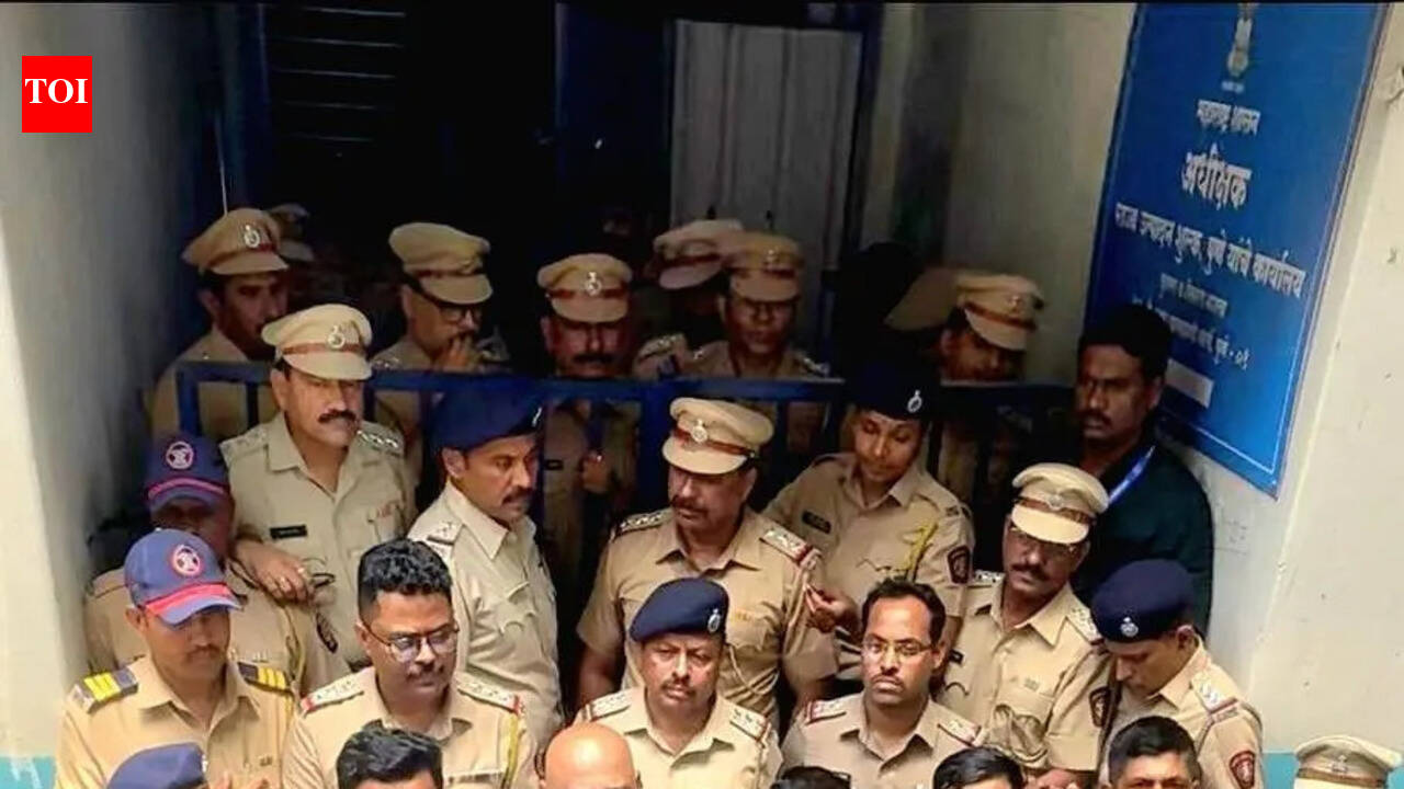 Youth Congress members stage agitation, lock excise office over Pune hooch deaths