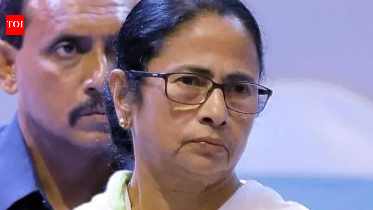 Complaint against Mamata, others for Eid 'violations'