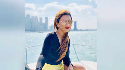 Koushani soaks in holiday vibes, leaves fans craving a vacation