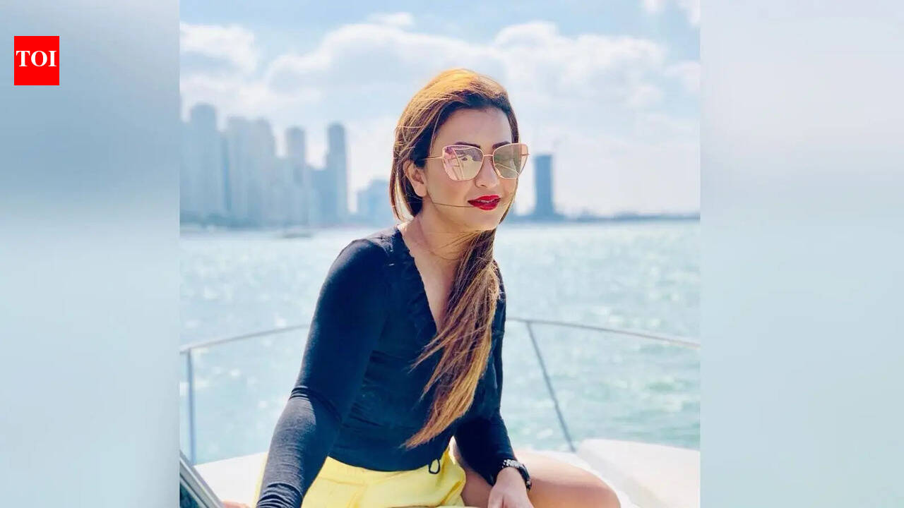 Koushani soaks in holiday vibes, leaves fans craving a vacation
