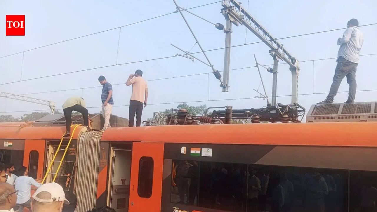 Vande Bharat delayed over 4 hours after pantograph failure near Varanasi
