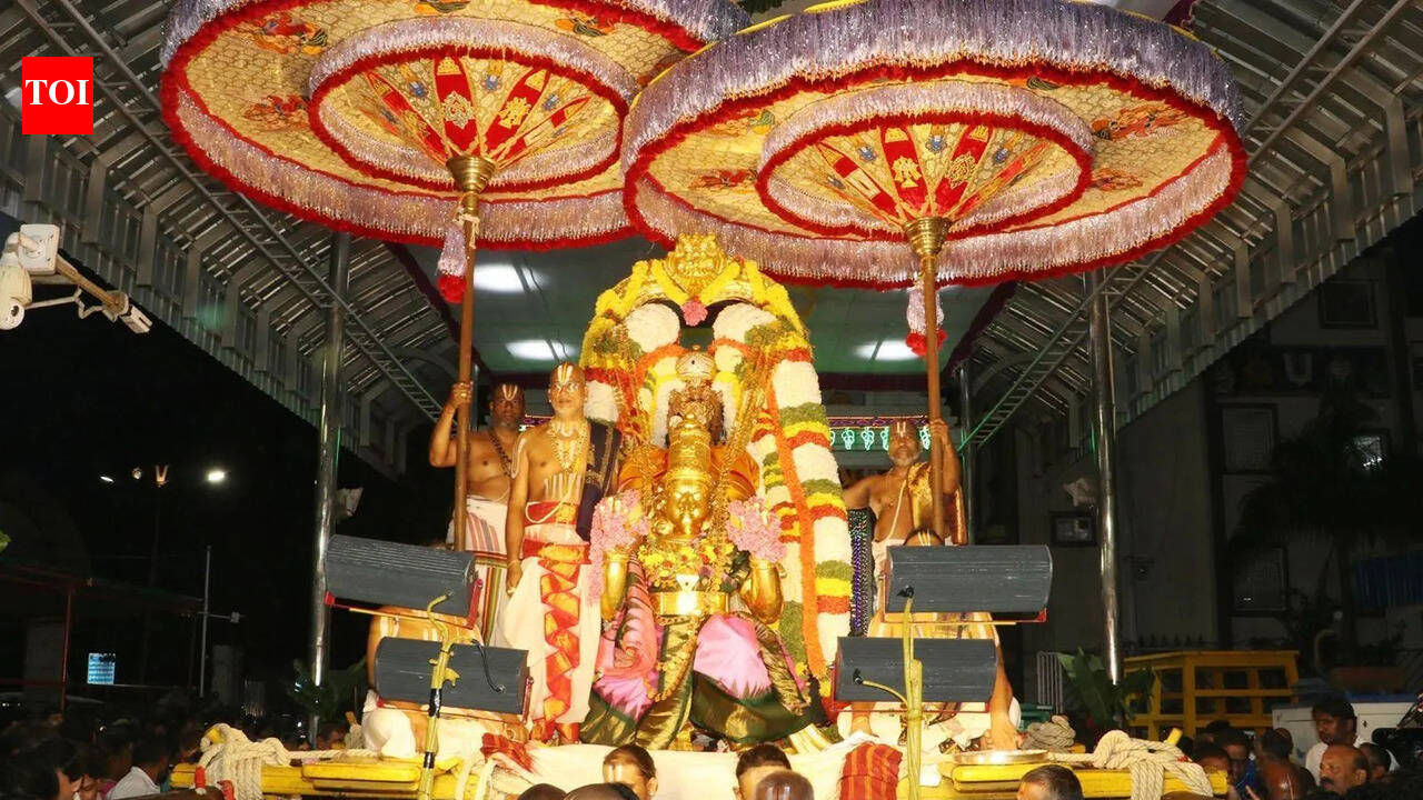Thousands take part in Pournami Garuda seva at Tirumala