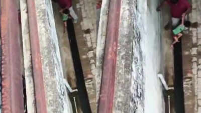 Man assaults 6-year-old daughter, forces her into roadside drain in UP- video