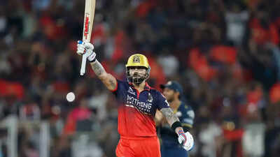 Virat Kohli scripts history, smashes fastest IPL fifty of his career in final