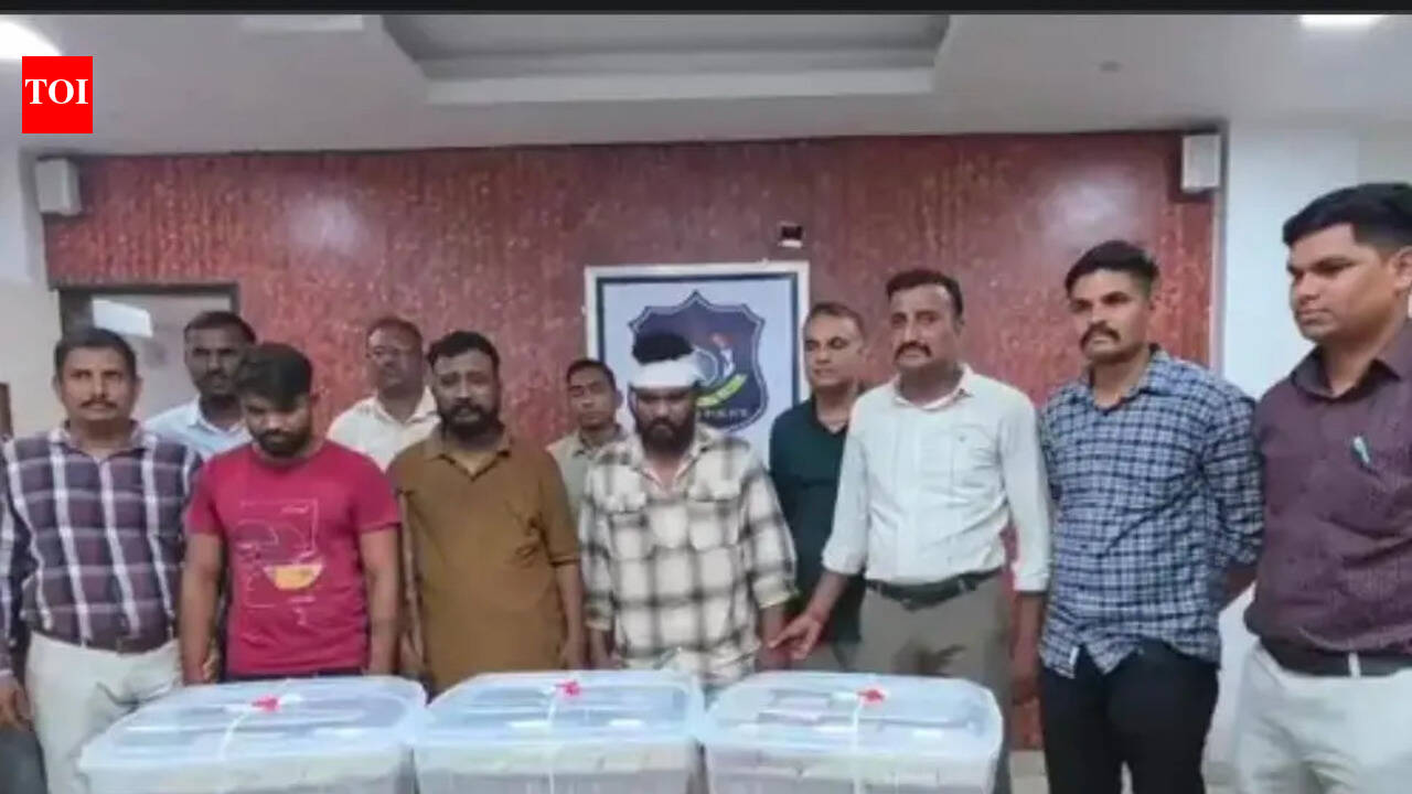 Dahod police crack Rs 1.46cr angadia loot case, 4 held | Vadodara News ...