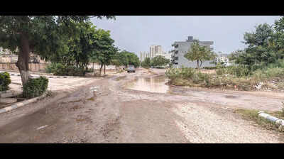 2 missing links force 7km detour to e-way for Vatika commuters