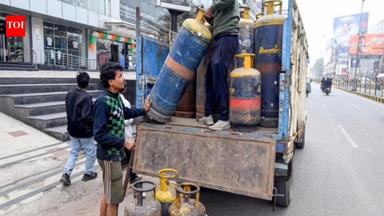 Commercial LPG gets costlier: Cylinder price raised by Rs 42-53.50, to now cost Rs 3,113.5 in Delhi