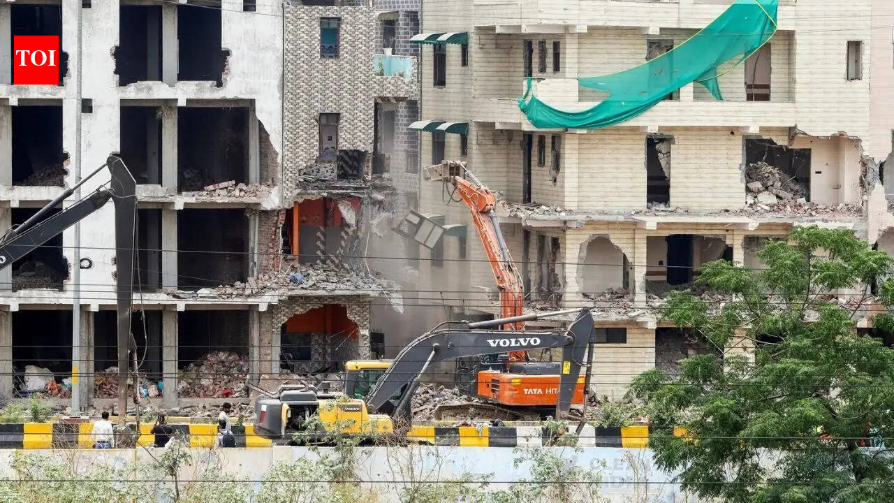 Demolition drive starts in Delhi's Shalimar Bagh to widen road