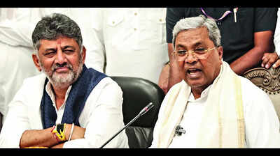DK Shivakumar & Siddaramaiah head to Delhi to finalise new Karnataka team