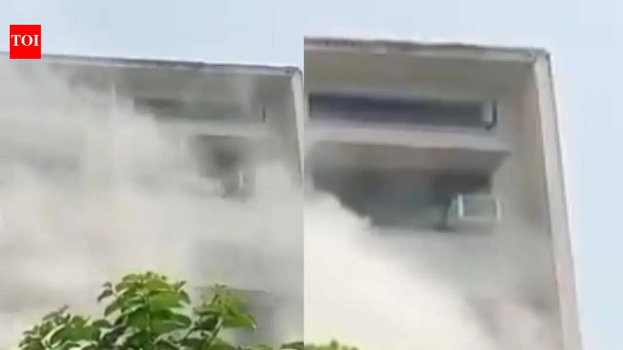 Fire breaks out in Ministry of Education office near Delhi's ITO